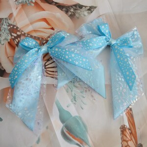 Gotowe kokardy do włosów Starry Two - pastelowy błękit i biel, kokarda do włosów fairykei, dekoracja lolita, harajuku, moda, klips neko, moda kawaii firmy Nekollars