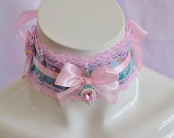 Coleira de brincar para gatinhos pré-fabricada - Rainbow Star - gargantilha pequena ddlg com laço e sino - equipamento fofo e fofo para petplay rosa pastel da Nekollars