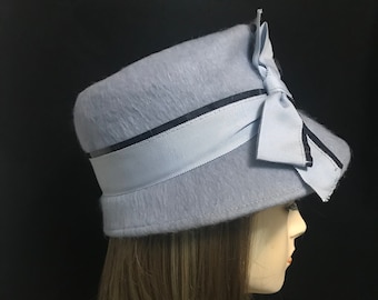 Vintage Cloche Hut Blau Wolle Cloche Hat Oversized Shagfelt Größe 6 5/8 US Small 1950 Hellblauer Wolle Cloche Hut mit Schleife