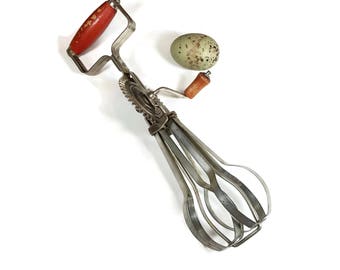 EGG BEATER Red Handle Vintage Kitchen Utensil Retro Eggbeater Mid Century Kitchen Gadget Rustic Old Fashioned Mixer