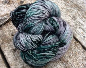 Speckled hand dyed yarn/gray green black yarn/115gr/Fingering Sock yarn/DK/Worsted/merino superwash/speckled knitting yarn/grey yarn man