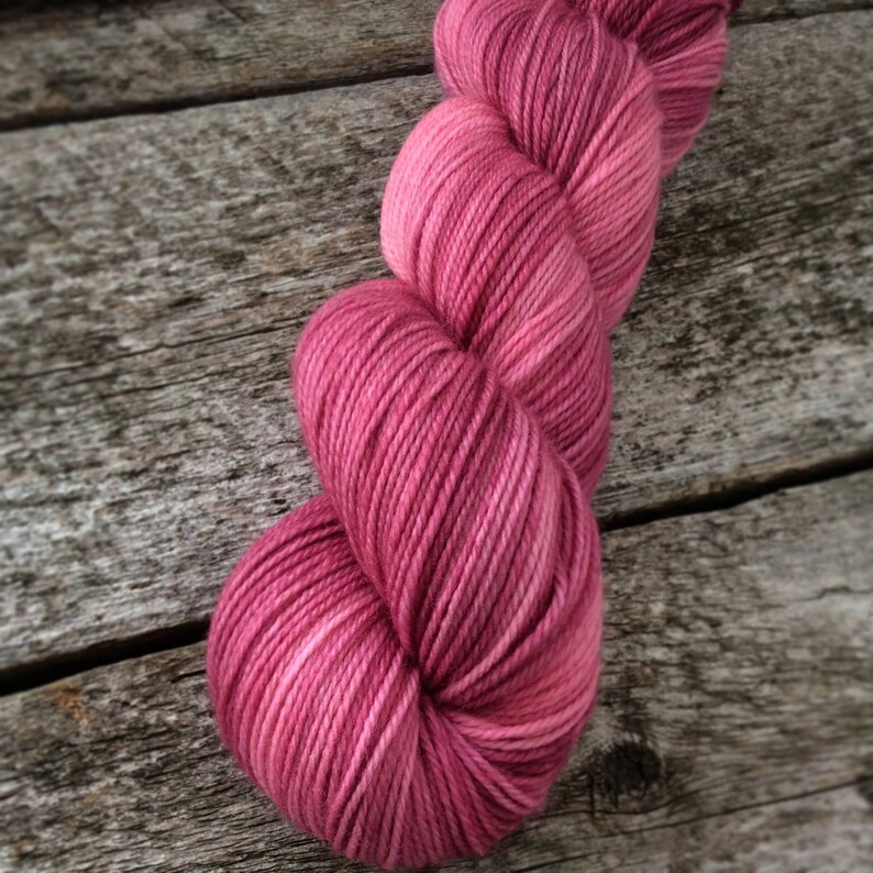 Laine rose teinte à la main/hand dyed yarn/fil à tricoter rose Etsy