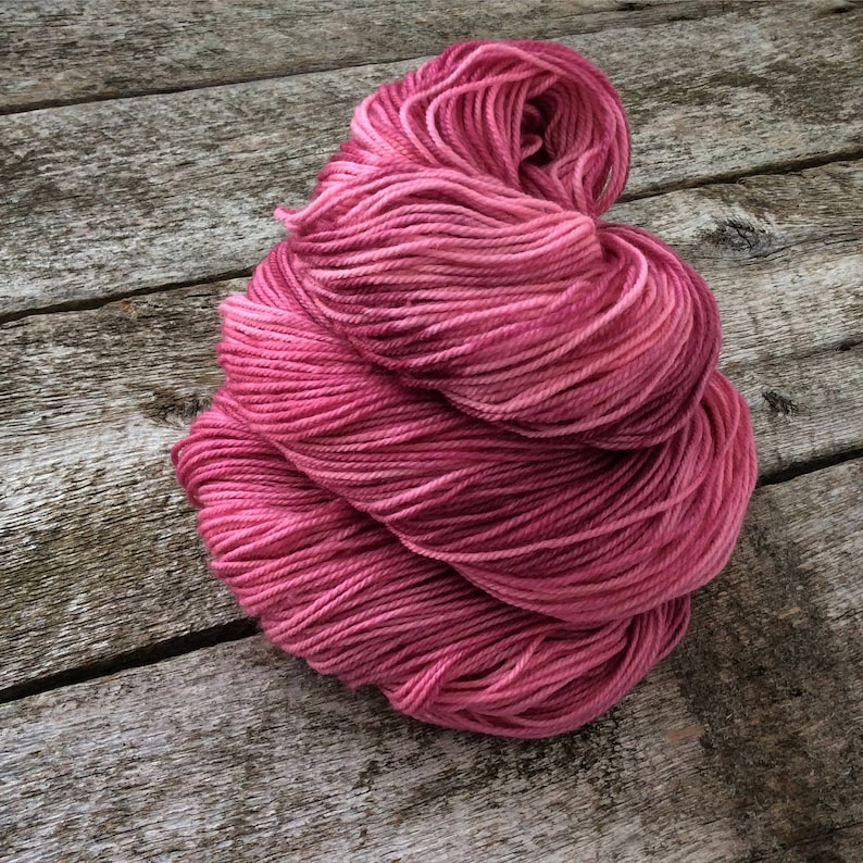 Laine rose teinte à la main/hand dyed yarn/fil à tricoter rose Etsy