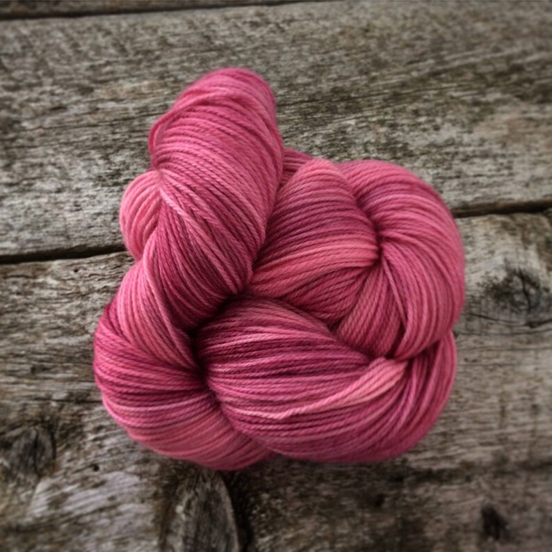 Laine rose teinte à la main/hand dyed yarn/fil à tricoter rose Etsy