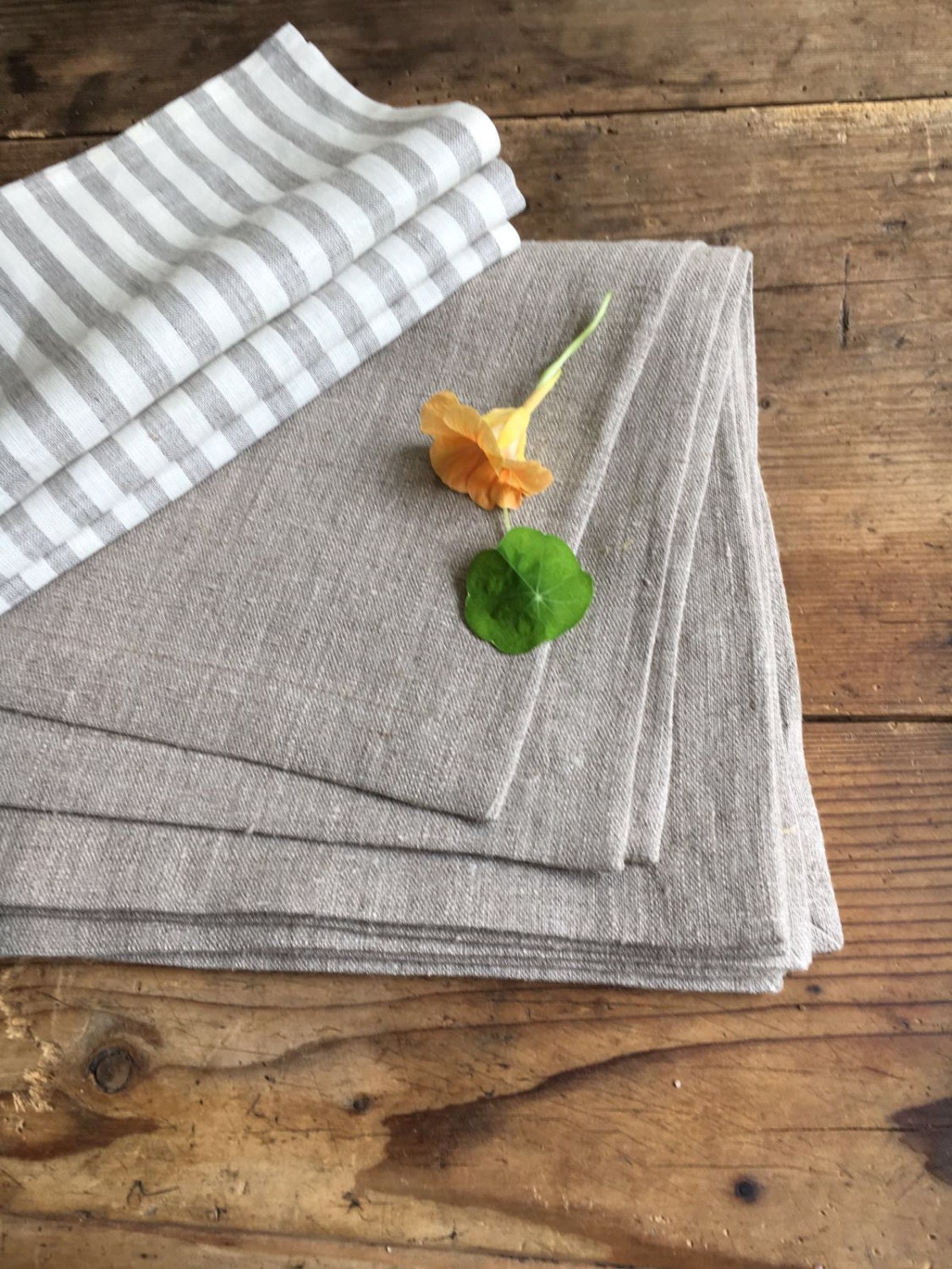 Linen Placemats and Cloth Napkins, Set of Placemats and linen napkins