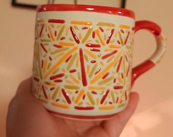 Taza con chispas geométricas