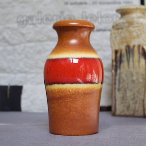 Scheurich 523-18: West German Ceramic Vase in Tan and Red