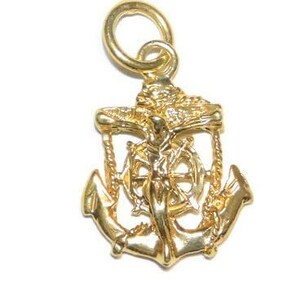 Colgante mediano de ancla 3D en oro amarillo de 14 quilates