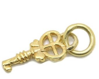 Colgante con dije de llave esqueleto de lujo en oro amarillo de 14k