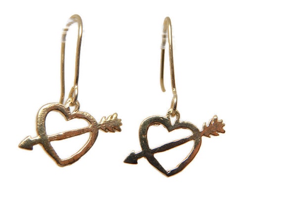 Orecchini A Perno A Forma Di Cuore Con Freccia Di Cupido – Argento 925 – Confezione Regalo