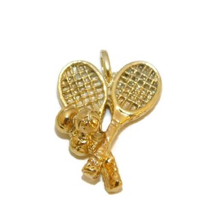 Pair of tennis rackets and balls 14k yellow gold charm pendant