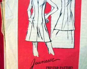 Prominent Designer Jeunesse 1960s sleeveless cocktail dress pattern Size 12 34 B CUT