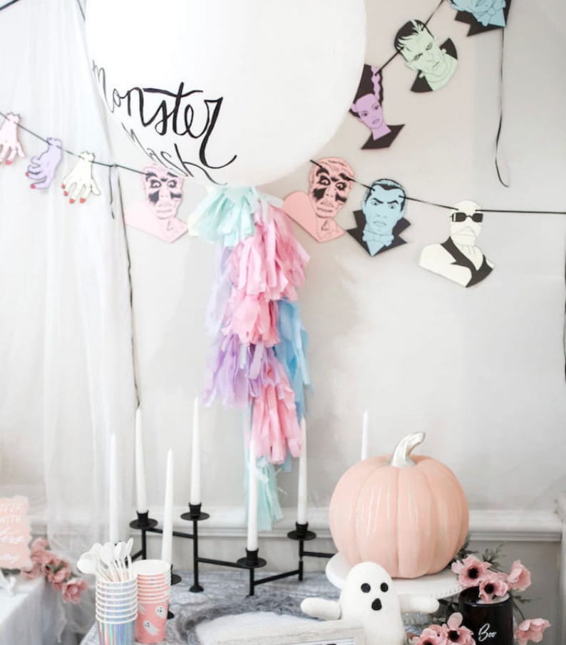 Severed hand garland Spooky Party Pastel Goth Horror Geek image 3