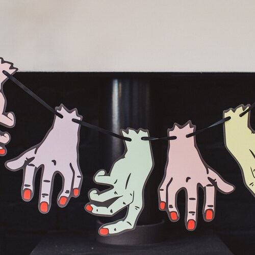 Severed hand garland, Spooky Party, Pastel Goth, Horror, Geek gift