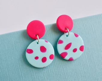 Summer Cheer - Pendientes de arcilla polimérica hechos a mano - Pendientes de declaración - Con tachuelas de latón de plata sin níquel - Arte portátil - Joyería