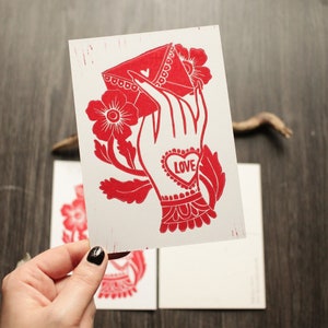 Handgefertigter Linolkunstdruck "Love Letter" - Postkartenformat ""Love Letter""."