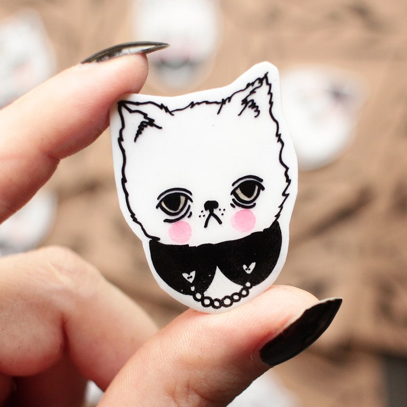 Handdrawn Pin: Cat With Collar That Has Heart Shaped Buttons zdjęcie 1