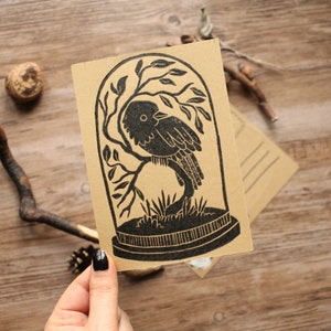 Handgemaakte linosnede ansichtkaart "Bird In The Glass Bell" Artprint