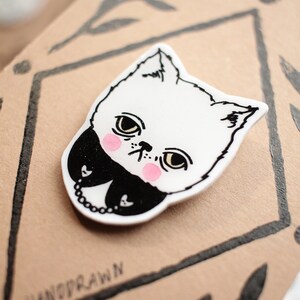Handdrawn Pin: Cat With Collar That Has Heart Shaped Buttons zdjęcie 4
