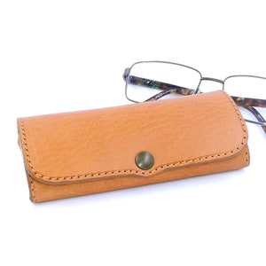 Portaocchiali in pelle toscana, regalo per lei e per lui, portaocchiali fatto a mano in vera pelle, portaocchiali rigido, portaocchiali personalizzato