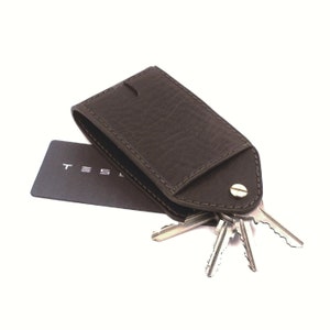 Porta badge Tesla, portachiavi con badge, regalo personalizzato Tesla, porta badge per auto, custodia per badge, custodia in pelle per chiavi, organizer per badge. Marrone