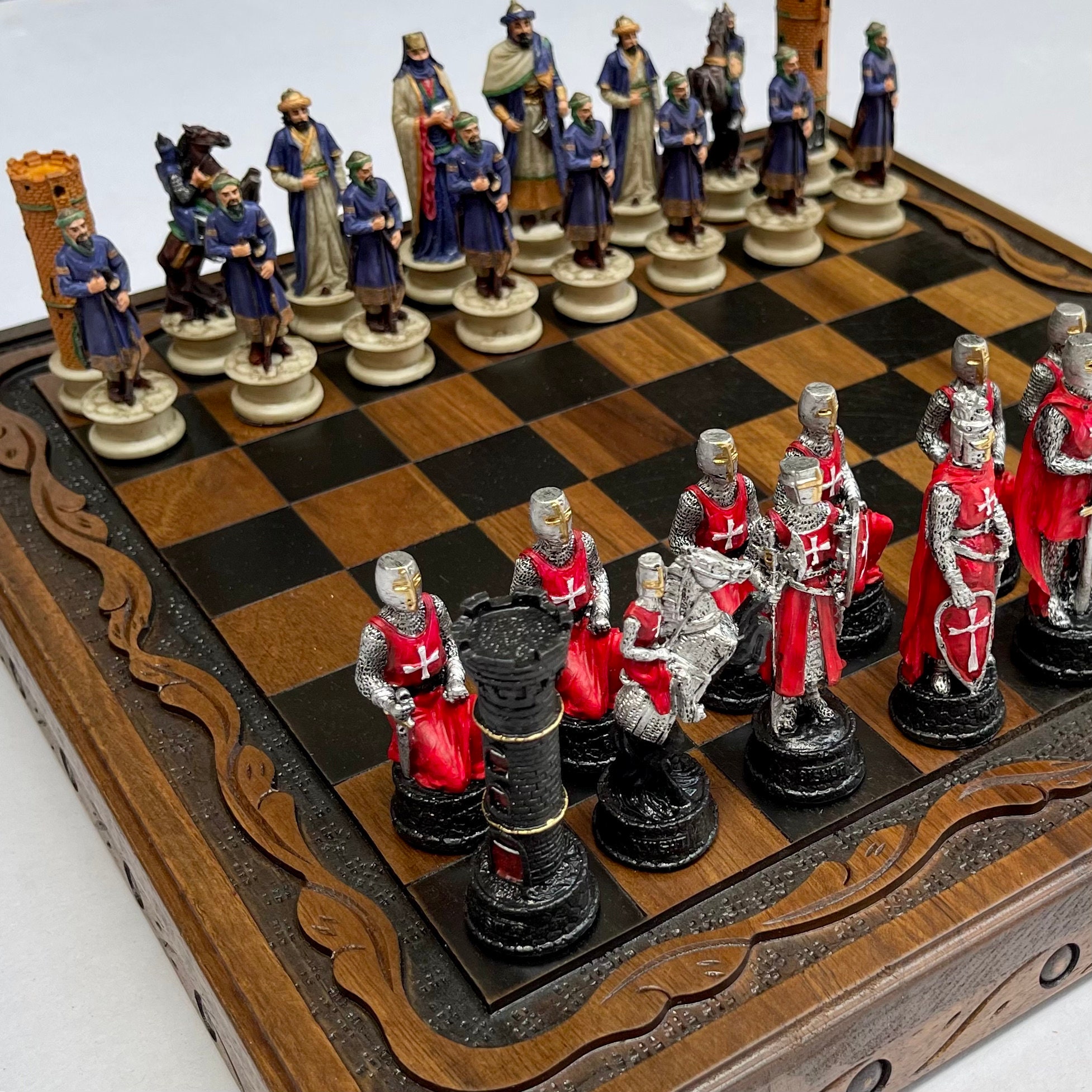  Grandes Tiempos Medievales Cruzadas Rojo y Azul Bustos Ajedrez  Hombres Set - NO Board : Juguetes y Juegos