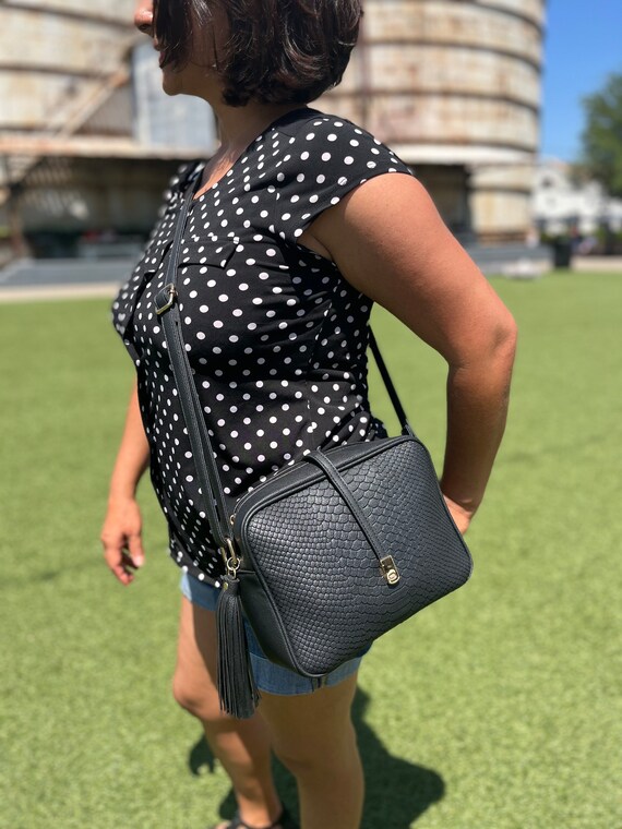Realer store crossbody bag