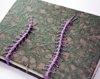 Handgebundenes koptisches Tagebuch: 100x160 Blanko-Skizzenbuch mit dekorativem Raupenstich