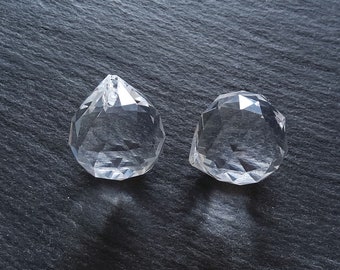 2 or 10 Faceted Glass Teardrops 20mm diameter 23mm Long Hole: 2mm
