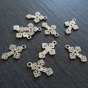 10 or 50 Ornate Trefoil Latin Cross Charms Antique Silver Tone 23x16mm