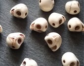 20 or BULK 40 Cream Howlite Skull Beads 10mm