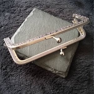 Patterned 12.8cm (5 inch) Bright Silver Tone Metal Purse or Bag Frame Kiss Clasp Rectangle 12.8x6.5cm