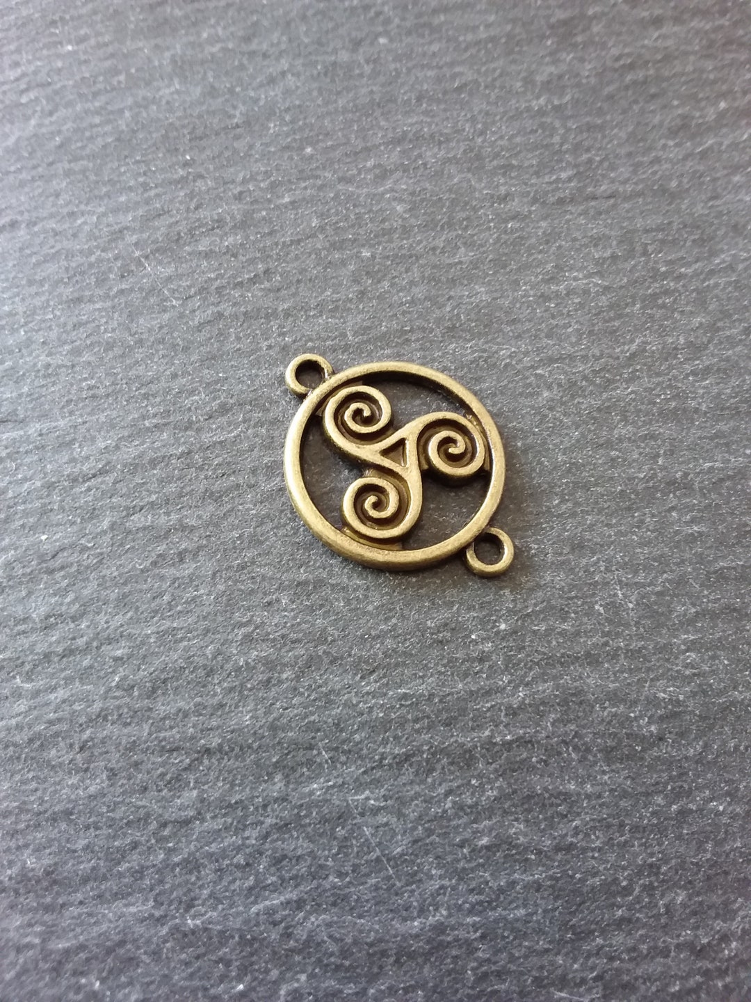 Celtic Triskelion 19mm Chandelier Connector Charms – Silver – Choose 10, 20, Or 50 Pcs – C5566