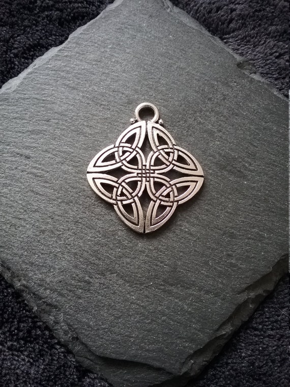 8 Celtic knot tree charms antique silver tone R140