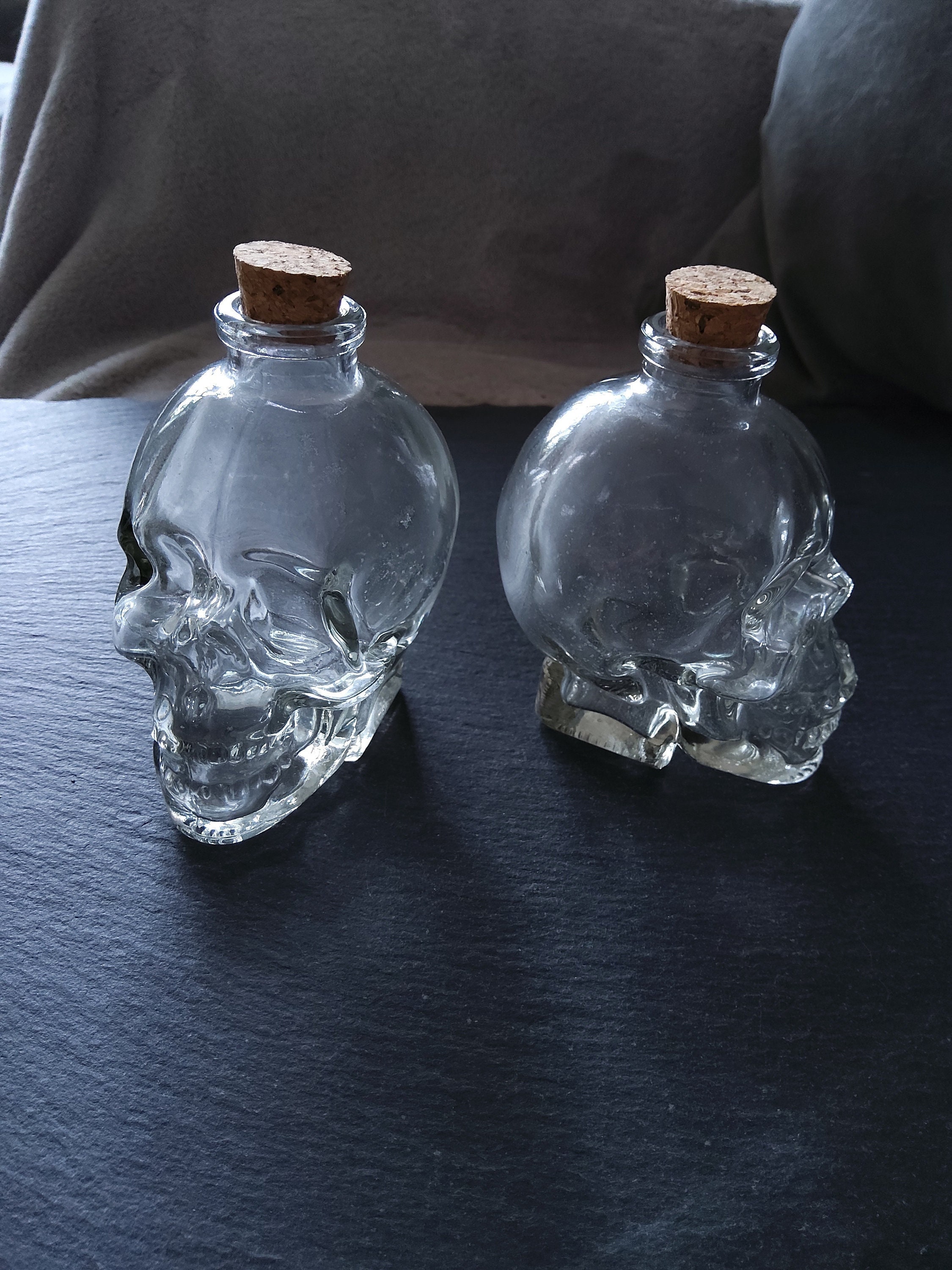 Hand Blown Glass Skull Bottle With Cork Topper 800ml (27, 57 OFF