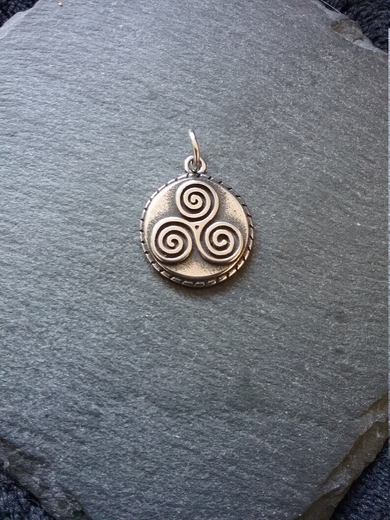 8 Triskelion Connector Charms Bronze Tone