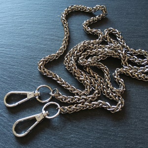 Alloy Chain Bag Strap with Clasps. Silver Tone. 50 inches (127cm) Long. 7mm Wide