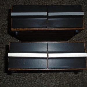 Le scatole portacassette audio Kenmark Ind. vintage contengono 24 scatole per 48 in totale