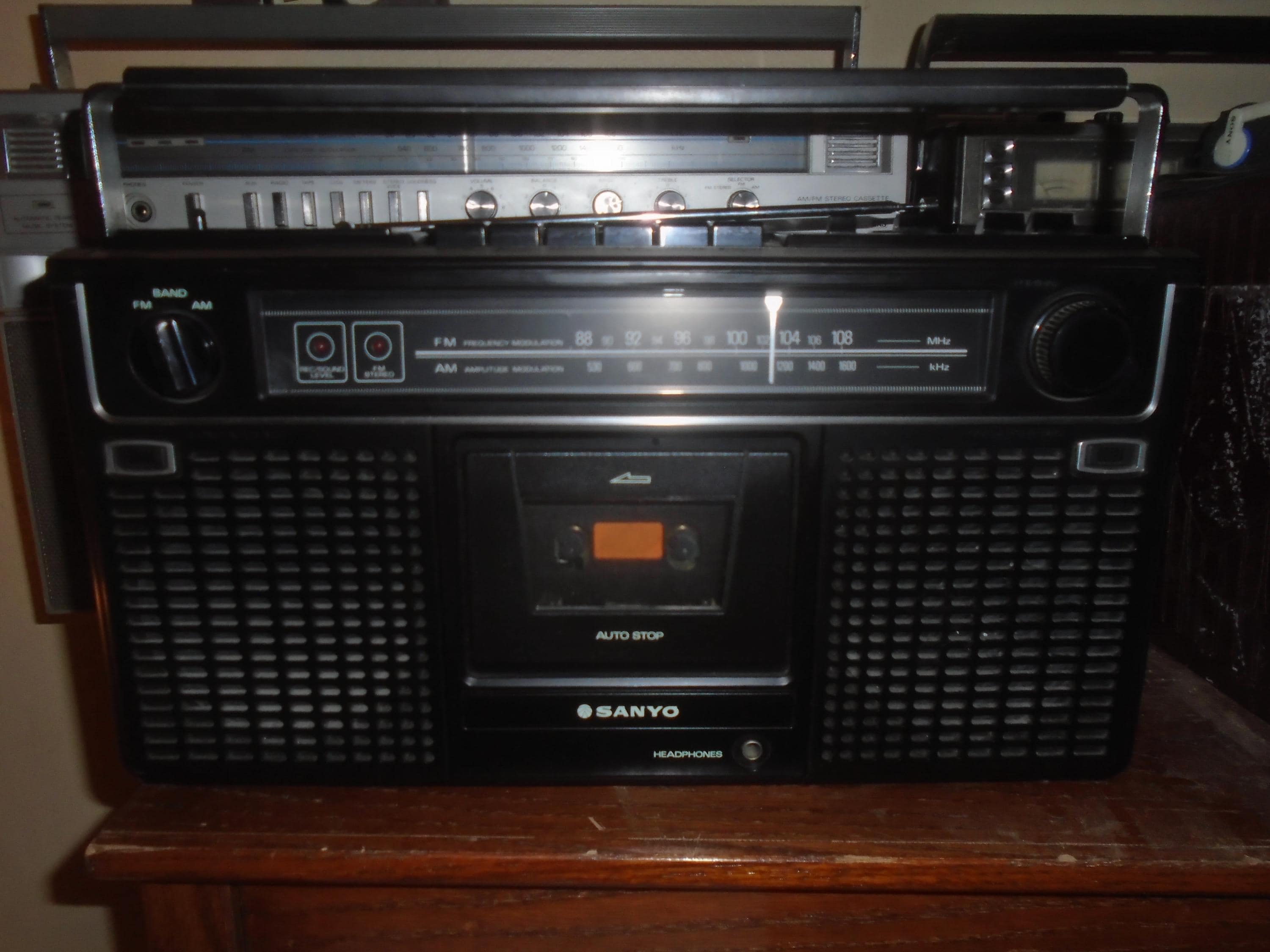 〇Db右1124 レトロ SANYO RP2200 クリスタルチューニングラジオ Sanyo portable radio - Etsy 日本