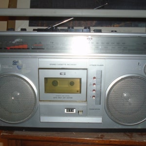 Lettore di cassette/AM/FM a 8 tracce, Boombox vintage Montgomery Ward 3995A