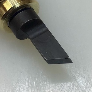 Swivel knife blade