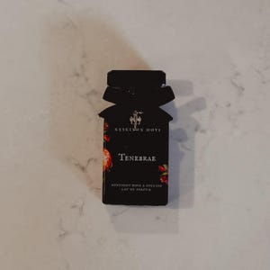 Tenebrae — Bookish Inspired Perfume - Black Currant - Eau de Parfum (30 ml)