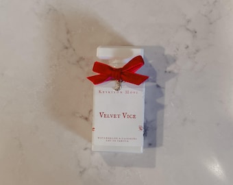 Velvet Vice – Eau de Parfum de edición limitada / Sandía, Melocotón y Cachemira / Perfume de inspiración literaria