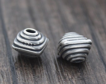 1 cuenta geométrica de plata de ley, 7,5 x 8 mm, facetada y con forma de diamante.