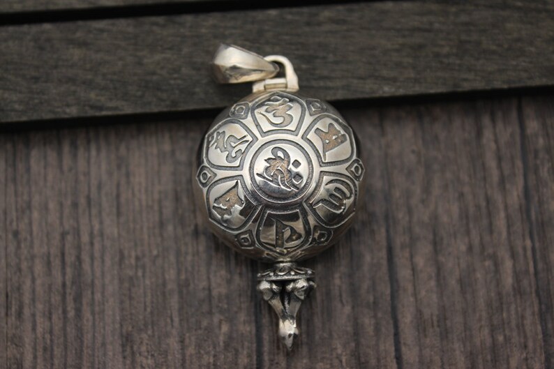 Sterling Silver Celtic Knot Locket Pendant,Silver Prayer Box,Silver Locket Pendant,Box Pendant,Wish Box,Pill Box