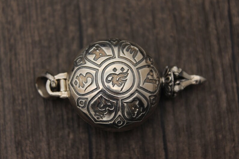 Sterling Silver Celtic Knot Locket Pendant,Silver Prayer Box,Silver Locket Pendant,Box Pendant,Wish Box,Pill Box