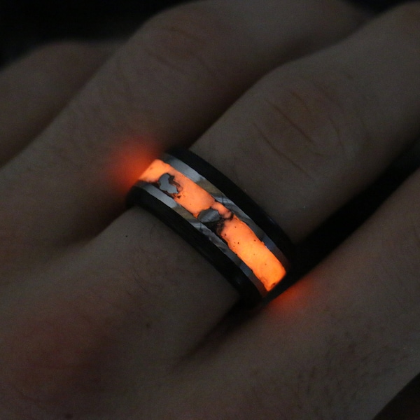 Anillo de fibra de carbono y meteorito con acentos de plata esterlina, banda de boda para hombre, anillo de brillo naranja, banda de boda negra, anillo de compromiso para hombre