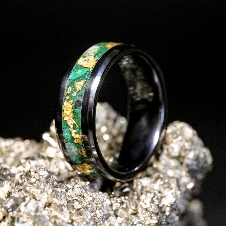 Royal Emerald Glowstone Ring - Etsy