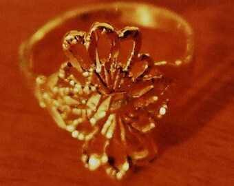 Vintage New Gold Tone Filigree Ring Sz 8.5