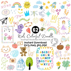 Op de afbeelding: Een verzameling van 62 kleurrijke doodle-illustraties, waaronder een regenboog, een zon, sterren en een dinosaurus. De afbeelding bevat ook de tekst "Kids Colorful Doodle" en "Instant Download" met bestandstype-opties.